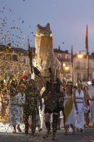 02 10 2014, Saint-Tropez (FRA,83), Voiles de Saint-Tropez 2014, Day 4, défilé des équipages   crew parade