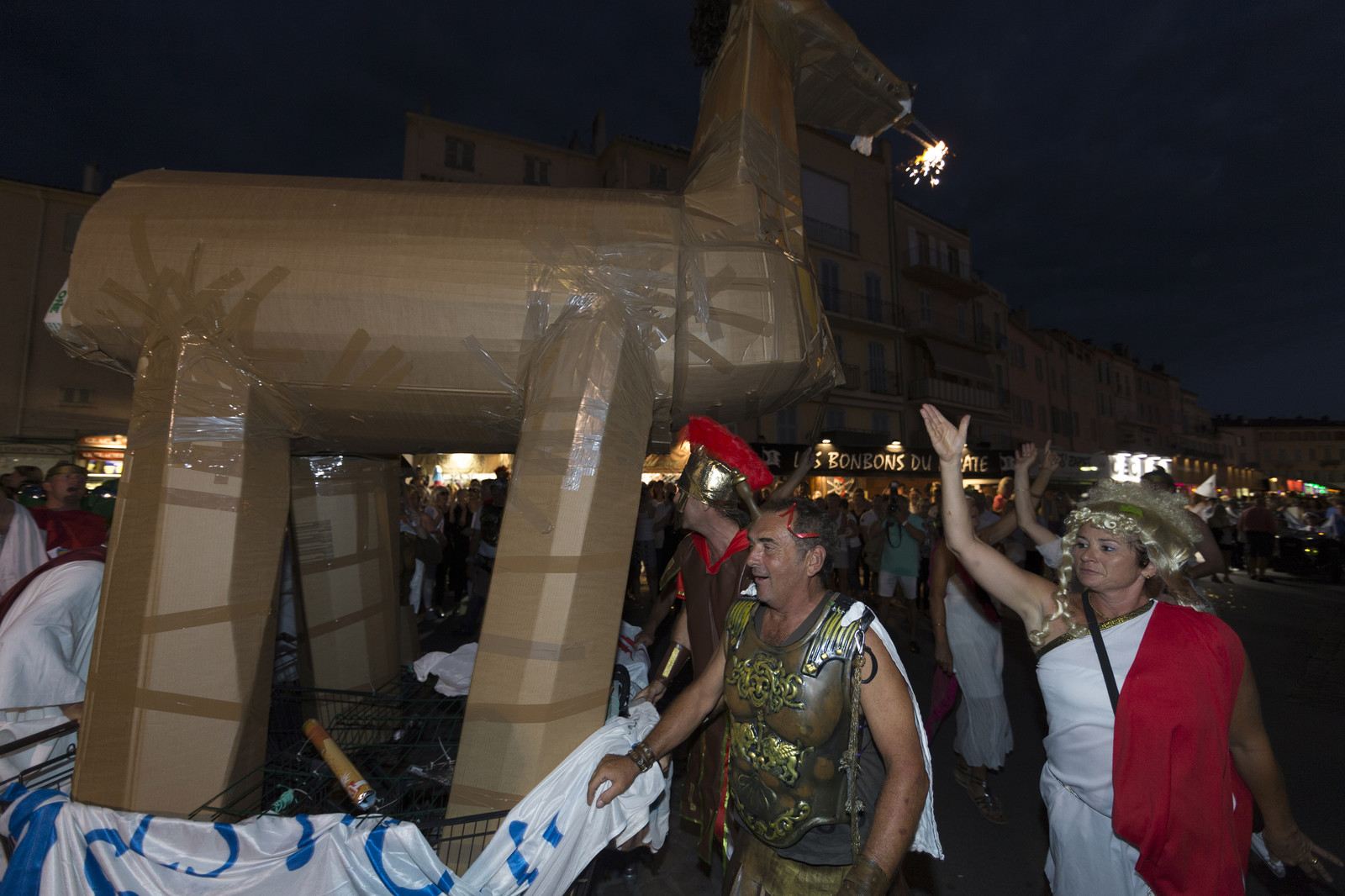 02 10 2014, Saint-Tropez (FRA,83), Voiles de Saint-Tropez 2014, Day 4, défilé des équipages   crew parade