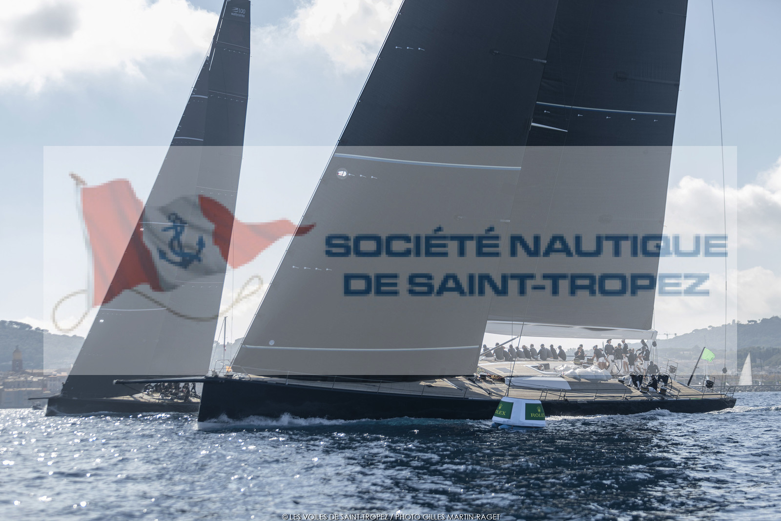 06 10 2022, Saint-Tropez (FRA,83), Voiles de Saint-Tropez 2022,  Maxis Club 55 Cupentre les deux Wallycento Magic Carpet Cubed et Tango, défi French Kiss vs Kiwi Magic