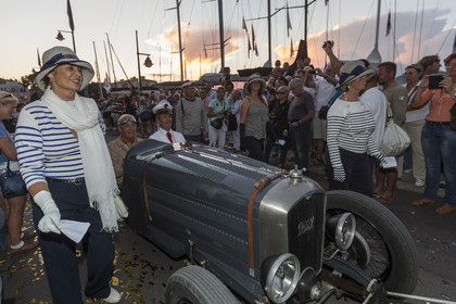 02 10 2014, Saint-Tropez (FRA,83), Voiles de Saint-Tropez 2014, Day 4, défilé des équipages   crew parade
