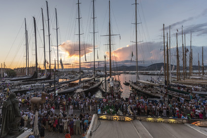 02 10 2014, Saint-Tropez (FRA,83), Voiles de Saint-Tropez 2014, Day 4, défilé des équipages   crew parade