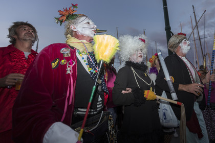02 10 2014, Saint-Tropez (FRA,83), Voiles de Saint-Tropez 2014, Day 4, défilé des équipages   crew parade