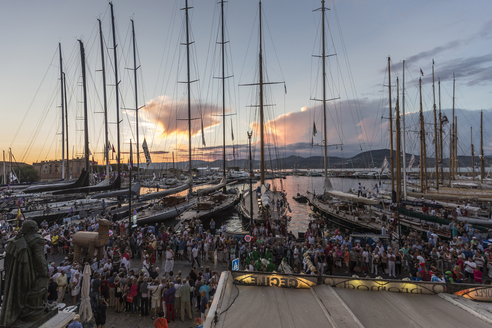 02 10 2014, Saint-Tropez (FRA,83), Voiles de Saint-Tropez 2014, Day 4, défilé des équipages   crew parade