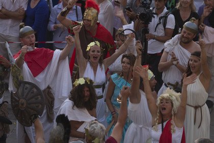 02 10 2014, Saint-Tropez (FRA,83), Voiles de Saint-Tropez 2014, Day 4, défilé des équipages   crew parade